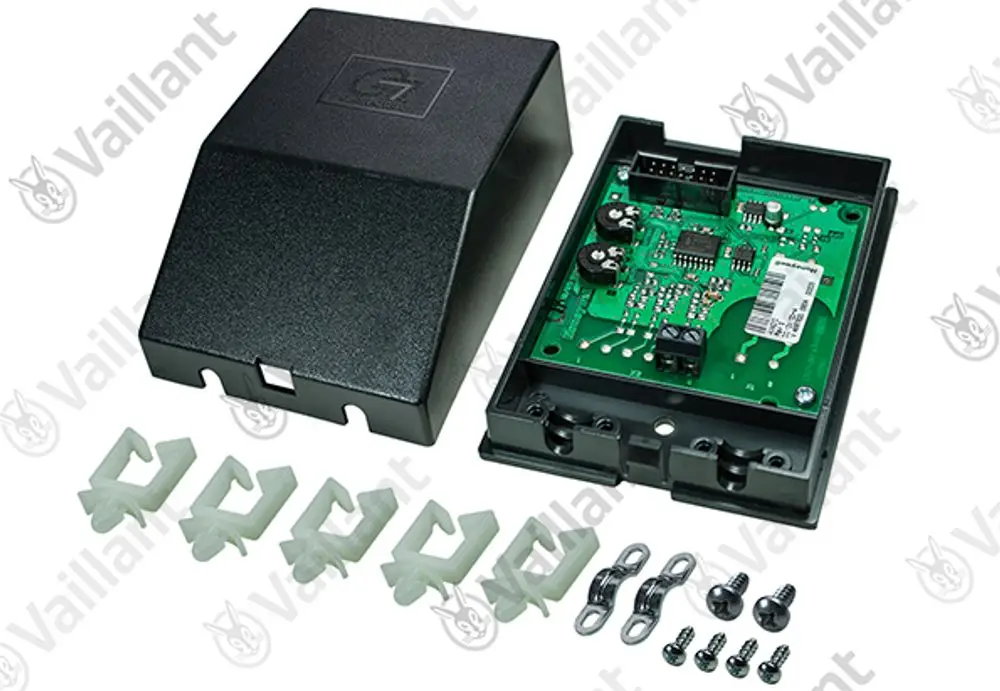 Vaillant Elektronikbauteil mit PCB, Kunststoffgehäuse und Zubehörteilen wie Clips und Schrauben zur Pumpenansteuerung.